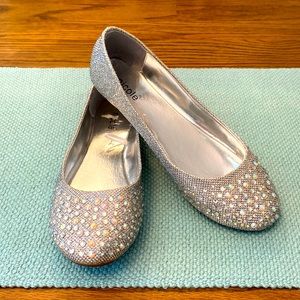 NWOT sparkly rhinestone-embellished flats: size 7 1/2W